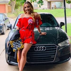 Meet your Posher, Daniela